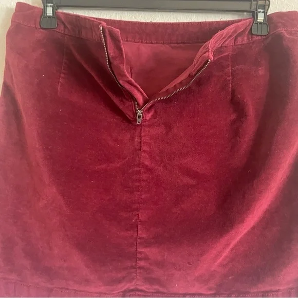 Mossimo Supply Co velvet woman studded skirt size 14 fall mini burgundy autumn - Picture 9 of 10